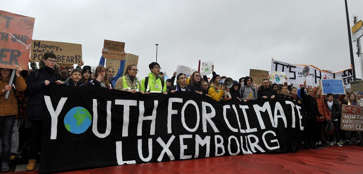 „Youth for Climate“-Streik zum Fouer-Auftakt: „Wir dürfen das Feuer im Amazonas nicht ignorieren“