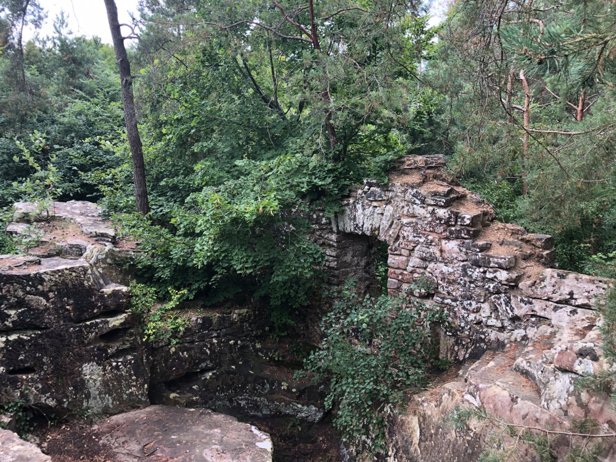 Das einzigartige Felsenschloss – Die Heringerburg bei Waldbillig