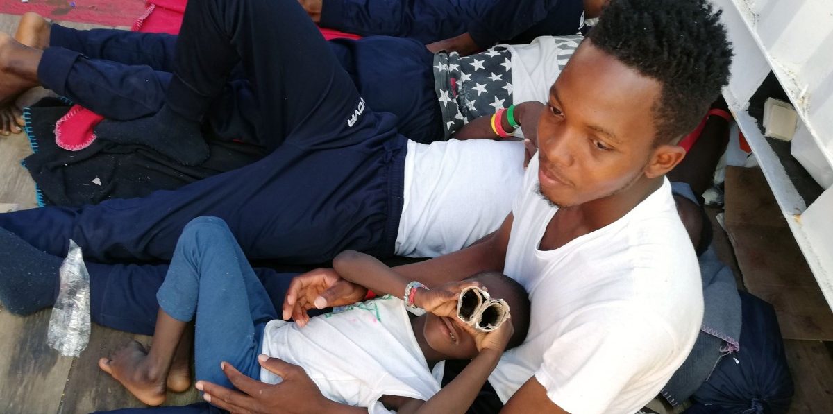 Lage auf der „Open Arms“ explosiv - Minderjährige dürfen von Bord