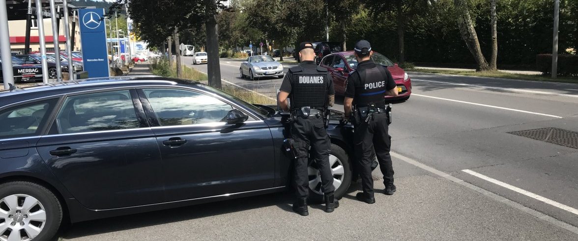 Polizisten kontrollieren Steuervignetten – und schnappen Alkofahrer