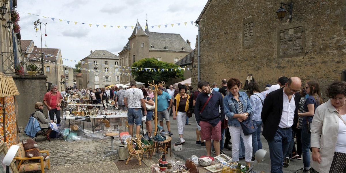 Trödeln und bummeln an einem besonderen Ort: Die „Brocante“ in Rodemack hat Kultstatus