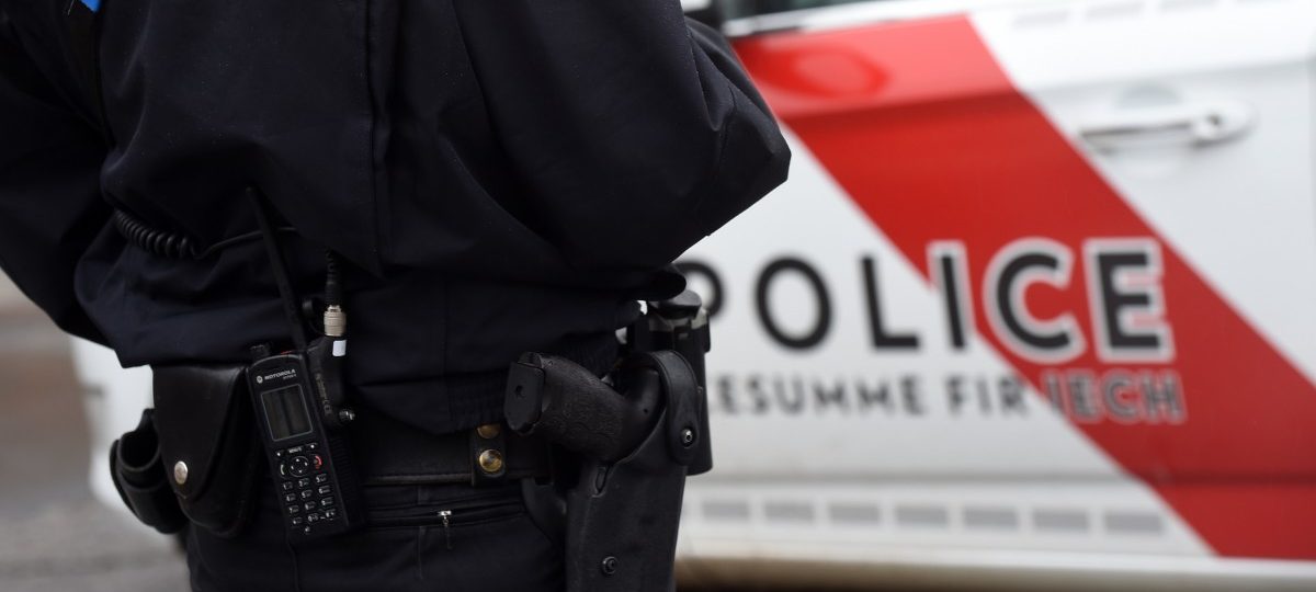 Mann wird nach Prügelei im Bus mit Messer angegriffen