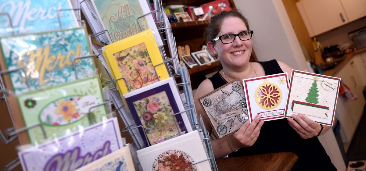 Unikate, die Freude bereiten – Nicole Erdel-Kehl stellt Ansichtskarten in liebevoller Handarbeit her