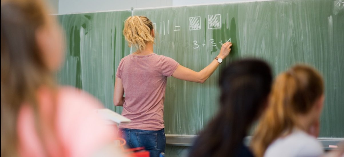 Die Wechselwirkung zwischen Schule und Gesellschaft