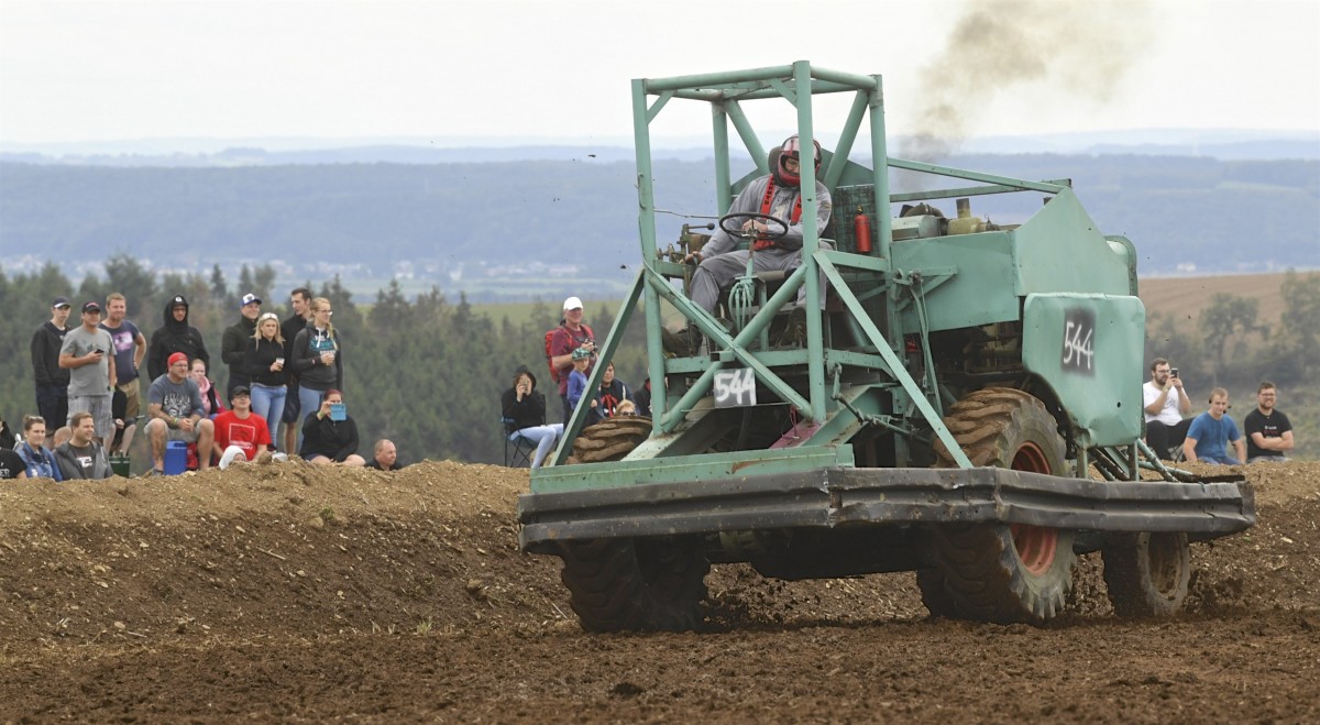 Kampf der Giganten: Beim 13. internationalen Mähdrescher-Cross in Rambrouch wurde ordentlich Gas gegeben