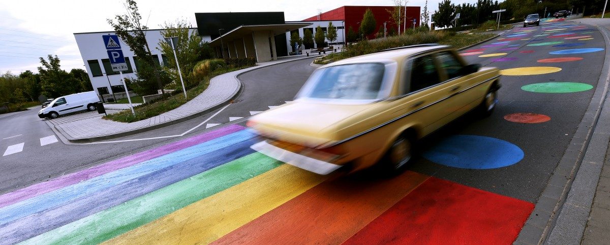 Kunterbuntes Verkehrsberuhigungsprojekt in Sanem verstößt gegen Straßenverkehrsordnung
