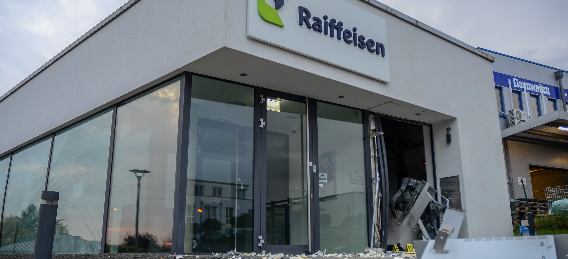 Unbekannte sprengen Geldautomaten in Remich: Polizei bittet um Mithilfe