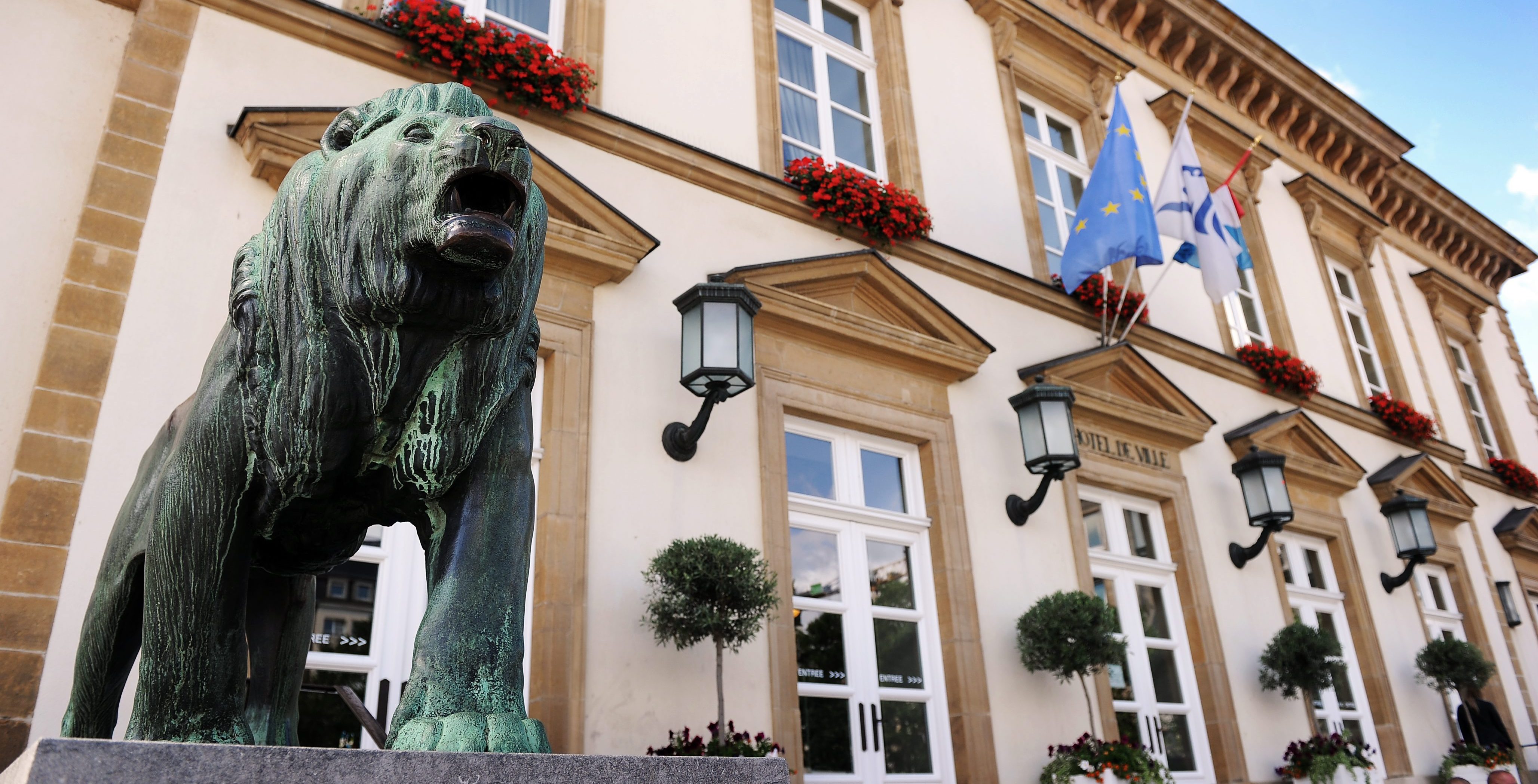 Verschmutztes Flusswasser, abgebrannte Autos und eine Postfiliale beschäftigen Luxemburg-Stadt
