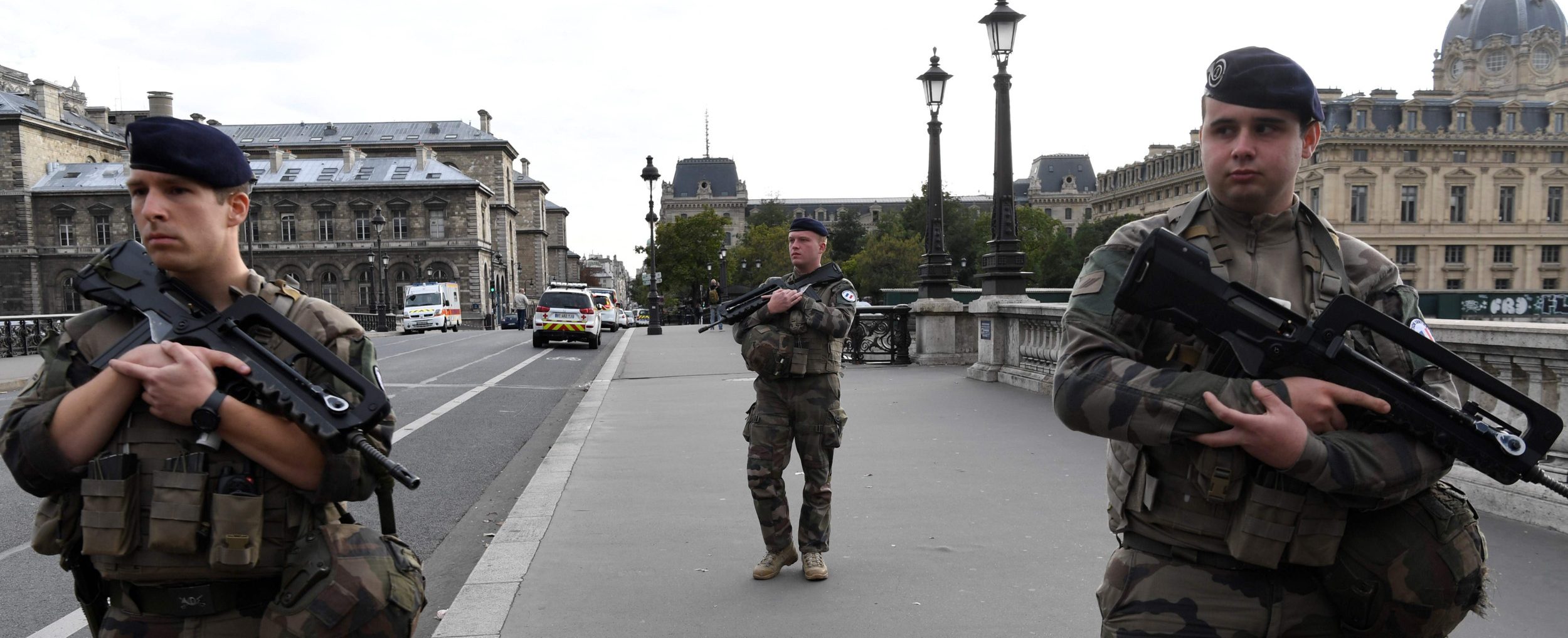Nach Messerangriff in Paris laufen Ermittlungen in alle Richtungen