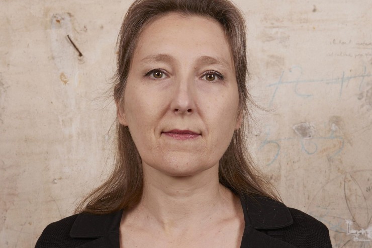 La chanson de Marie Darrieussecq: „La mer à l’envers“ dresse le portrait d’une anti-héroïne bourgeoise et d’un migrant africain