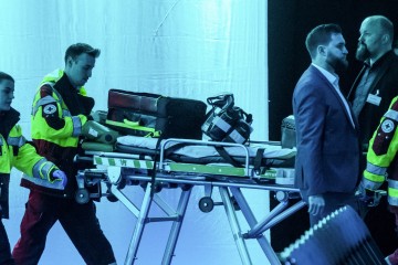 Schreck beim Gipfel: Deutscher Wirtschaftsminister stürzt Treppe hinab - Diagnose: Nasenbeinbruch