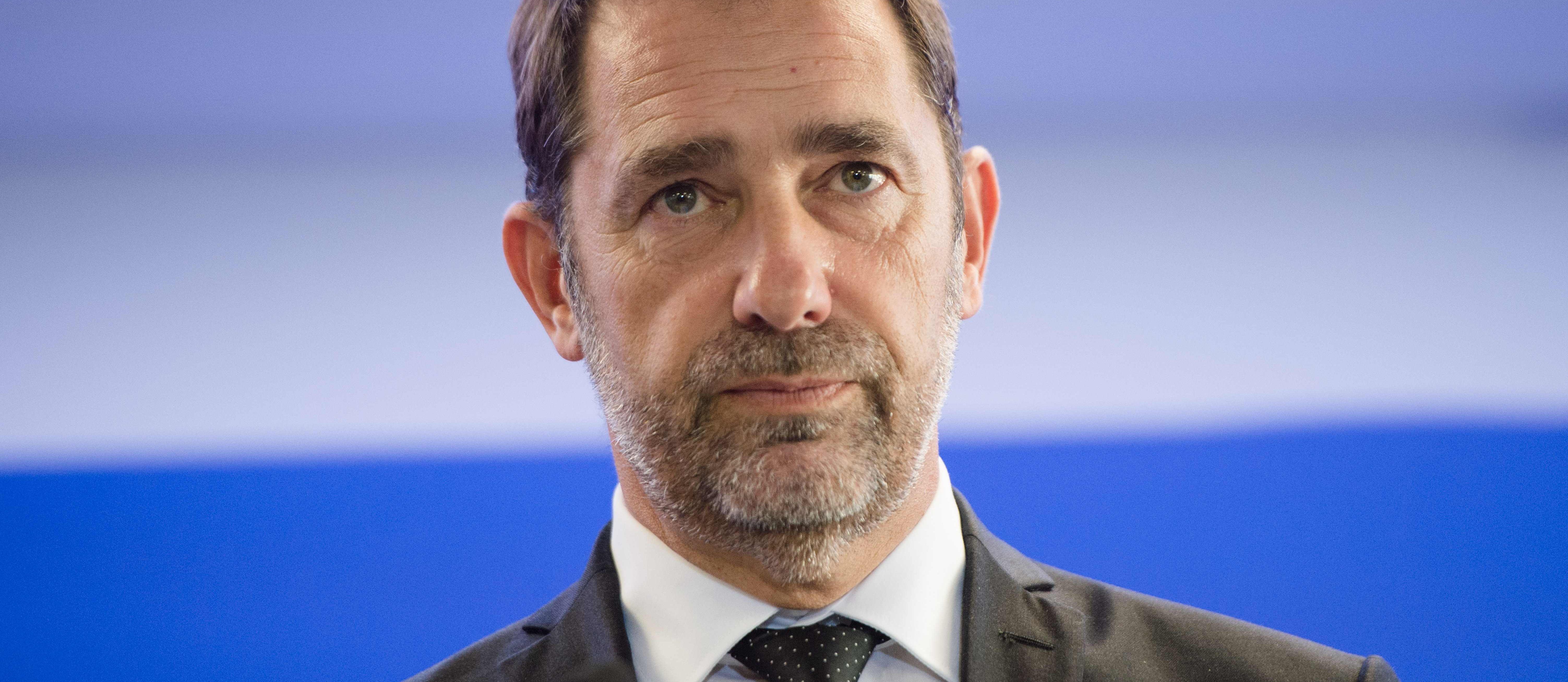 La droite en France demande à nouveau la démission de Castaner