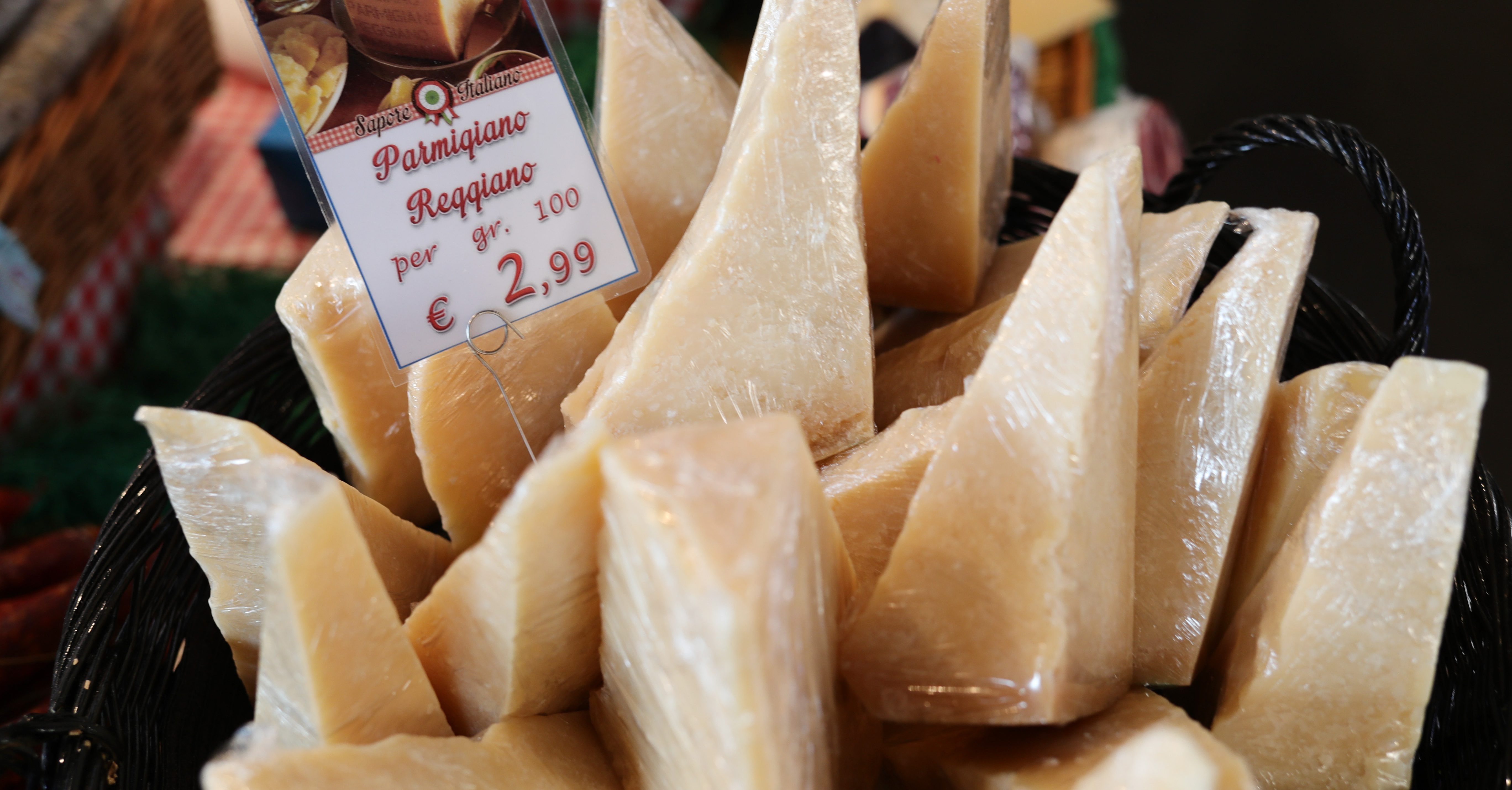 Käse, Wein, Olivenöl: US-Strafzölle auf EU-Importe in Kraft