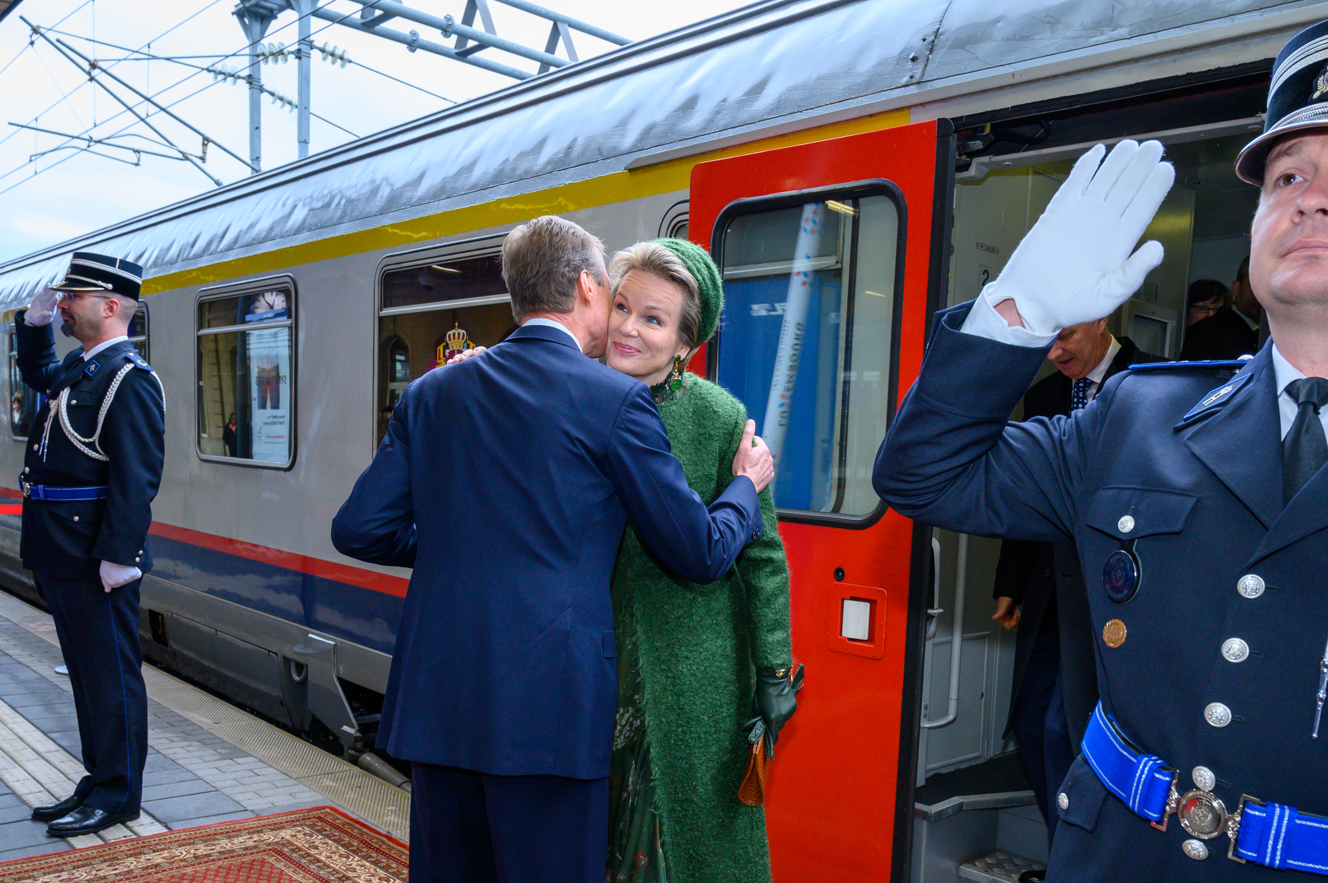 Gare de Luxembourg – Quai – Accueil officieux de LL.MM. le roi et la reine des Belges par S.A.R. le Grand-Duc et la ministre Corinne Cahen