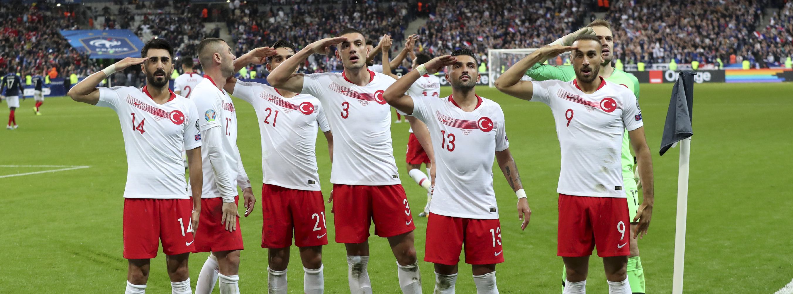 „Schreckliche Nacht“: Hitler-Gruß und Militär-Salut bei der EM-Quali