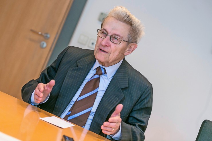 „Wir müssen die ‚Fiktionen’ aus der Verfassung entfernen“ / Paul-Henri Meyers, „Vater“ der Verfassungsreform: „Der Text darf kein Flickwerk sein“