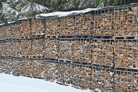 Verbraucher / Warum Heizen mit Holz das Klima schont