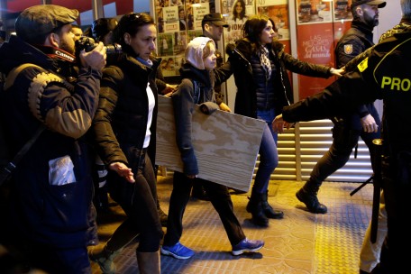 Trommeln, Tänze, Thunberg / Madrider Klimamarsch kämpft für die Erde