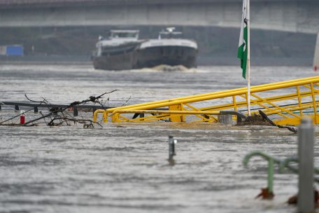 Verkehrschaos / Hochwasser in Rheinland-Pfalz und Saarland sorgt für Einschränkungen