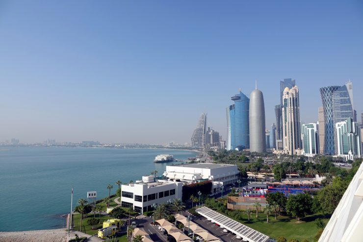 Regen in der Wüste / Emirat Katar probt erstmals WM 2022