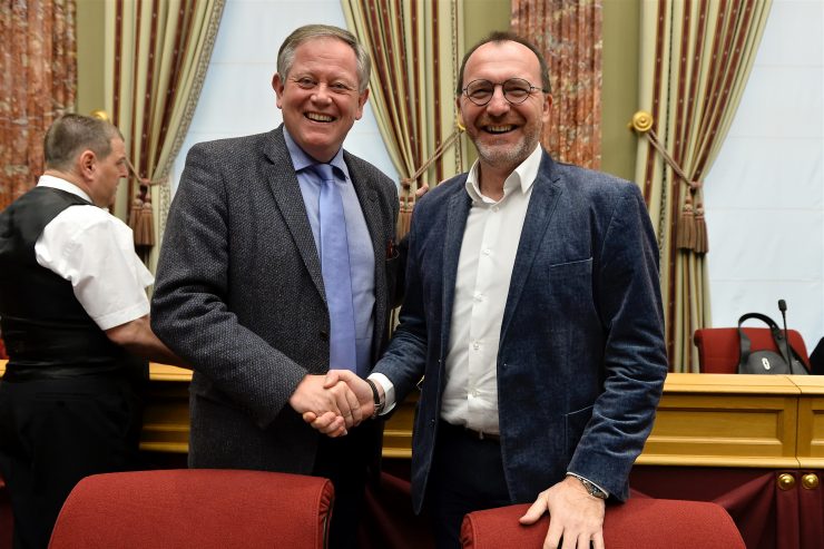 Parlament verabschiedet Haushalt / Staat hat Geld zum Arbeiten