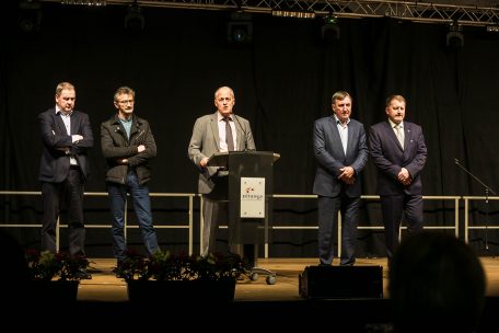 Petingens Bürgermeister Pierre Mellina (M.) bedankt sich bei allen freiwilligen Helfern