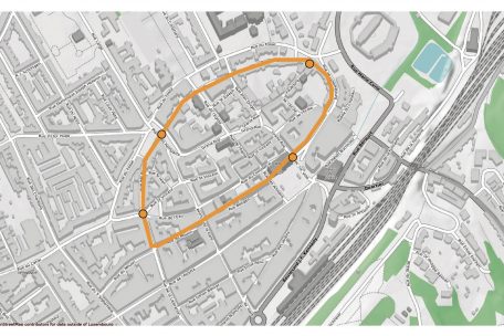 An die Stadtmauer erinnern noch einige Straßennamen wie „rue des Remparts“ oder „rue du Fossé“ sowie der Verlauf einiger Straßen, bei denen der Grundriss der alten Mauer noch erkennbar ist. An den vier Punkten stand jeweils ein Eintrittsturm in die Stadt.