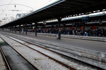 Proteste in Frankreich / Verkehr in Paris kommt wegen anhaltender Streiks nahezu zum Erliegen