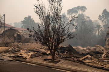 Feuer in Australien / Marine will Eingeschlossenen am Strand helfen