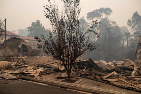 Feuer in Australien / Marine will Eingeschlossenen am Strand helfen