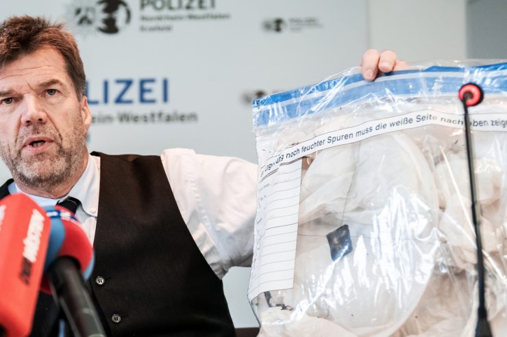 Krefelder Zoo / Drei Frauen sollen mit einer Himmelslaterne den Brand im Affenhaus ausgelöst haben