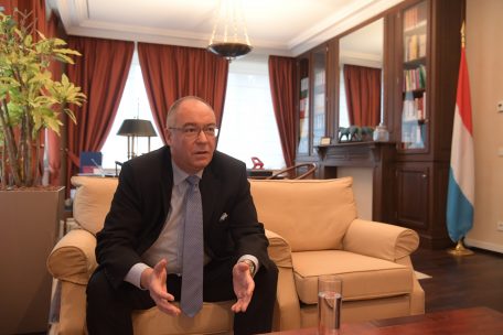 Kammer-Generalsekretär Frieseisen / „Luxemburg braucht ein Vollzeitparlament“