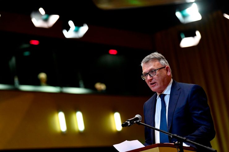 Gehälter / Luxemburgs EU-Kommissar Schmit strebt Mindestlohn in Europa an