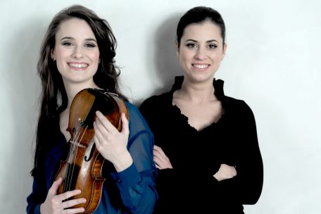 Alain spannt den Bogen / Lea und Esther Birringer veröffentlichen mit„Di tanti palpati“ ihre drittes Album