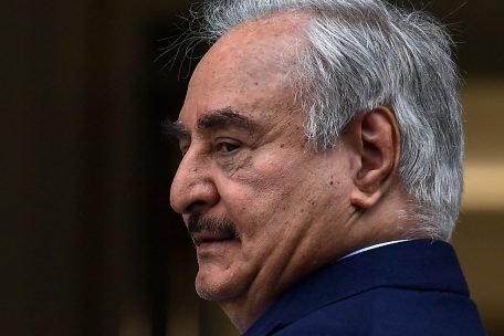 Feldmarschall Khalifa Haftar will al-Sarradsch von der Macht verdr&auml;ngen und belagert seit Monaten mit seinen Truppen die Hauptstadt Tripolis