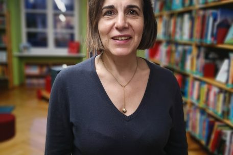 Rosa sch&auml;tzt den respektvollen Umgang am Arbeitsplatz und mag es, abends alleine mit den B&uuml;chern zu sein