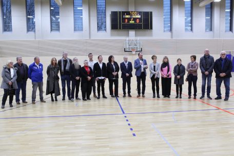 Beim Bau der Halle wurden &ouml;kologische Faktoren ber&uuml;cksichtigt. Erfreulich zudem f&uuml;r die Sportler: der gelenkschonende Parkettboden.