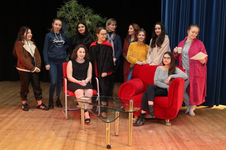 Das Glück der Frauen / Am Freitag im Schülertheater des LGE