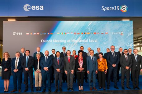 Die ESA-Minister bei ihrem Treffen in Spanien. Auf dem Bild ist auch der luxemburgische Wirtschaftsminister Etienne Schneider zu sehen (vorne, 6.v.l.).