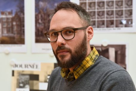 F&uuml;r Lehrer Michel Bernard vom LTMA ist es wichtig, den Sch&uuml;lern das Wissen um den Holocaust zu vermitteln