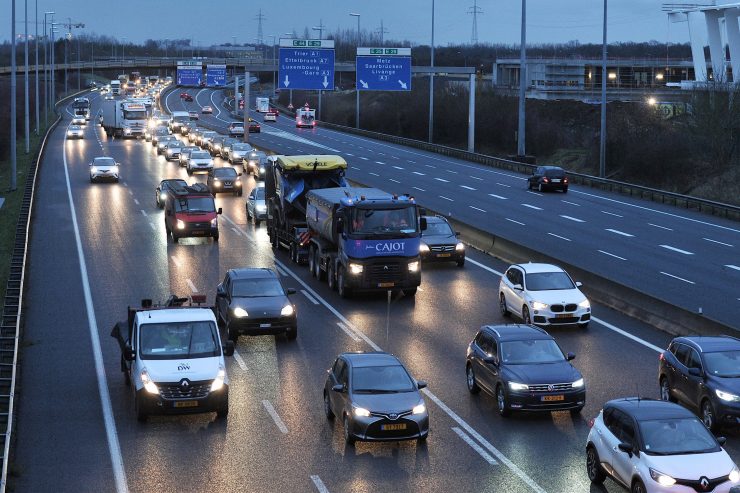 Verkehr / Luxemburger Autofahrer standen 2019 mehr als 163 Stunden im Stau