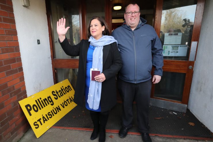 Dáil Éireann / Kopf-an-Kopf-Rennen bei den Wahlen in Irland – Erfolg für Sinn Fein