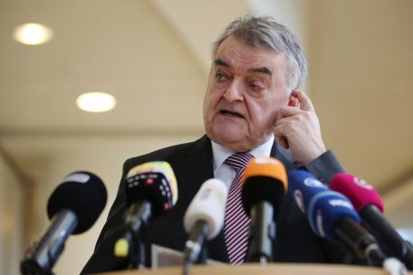 Razzien in Deutschland / Generalbundesanwalt geht gegen mutmaßliche rechte Terrorgruppe vor