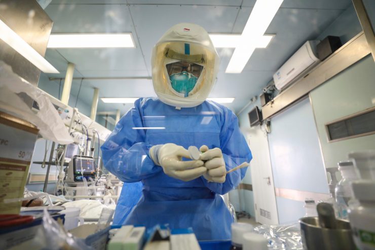 „Covid-19“ / Viele Ärzte an Coronavirus erkrankt - Wirtschaft immer stärker betroffen