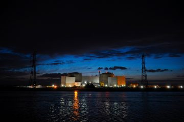 Atomkraft / Den letzten Sekt köpfen Gegner von Fessenheim in einer Million Jahren