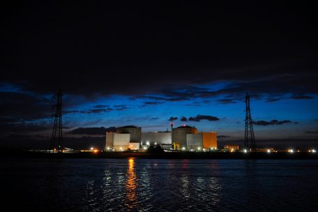 Atomkraft / Den letzten Sekt köpfen Gegner von Fessenheim in einer Million Jahren