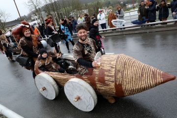 Diekirch / Hier wird’s dem Esel nie zu bunt: Bei der Kavalkade ging es stürmisch und nass zu