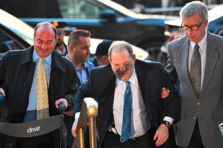 USA / MeToo-Meilenstein: Geschworene sprechen Weinstein der Vergewaltigung schuldig