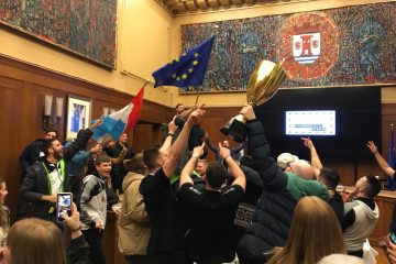 Handball / So ausgelassen feiern die Escher Jungs ihren Pokalsieg