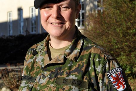 Seit zwei Jahren ist Dr. Joëlle Linck auch Offizierin. Inzwischen trägt sie den Titel einer Majorin und steht als solche der medizinischen Einheit der Armee vor. 